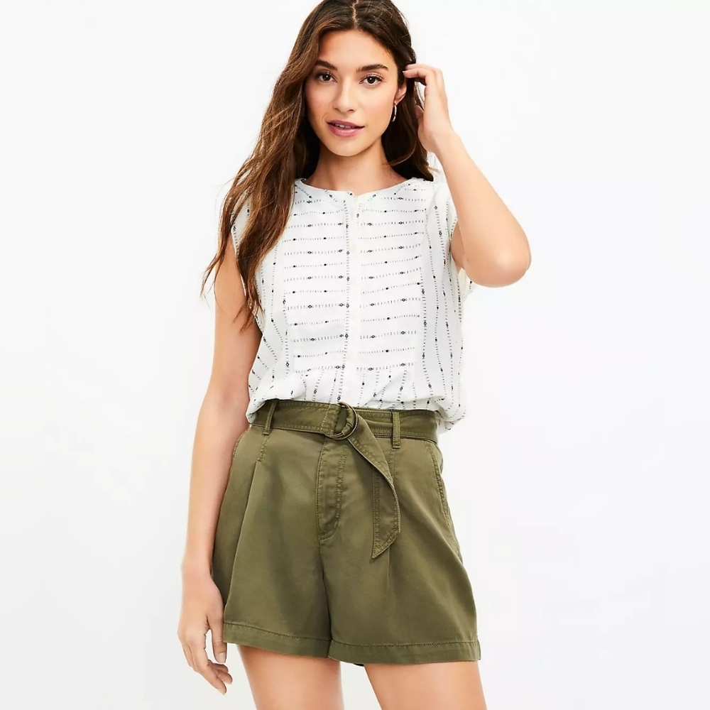 Loft Belted Pleated Minimalist Travel Beachy Green Shorts Women's sz L  NWT